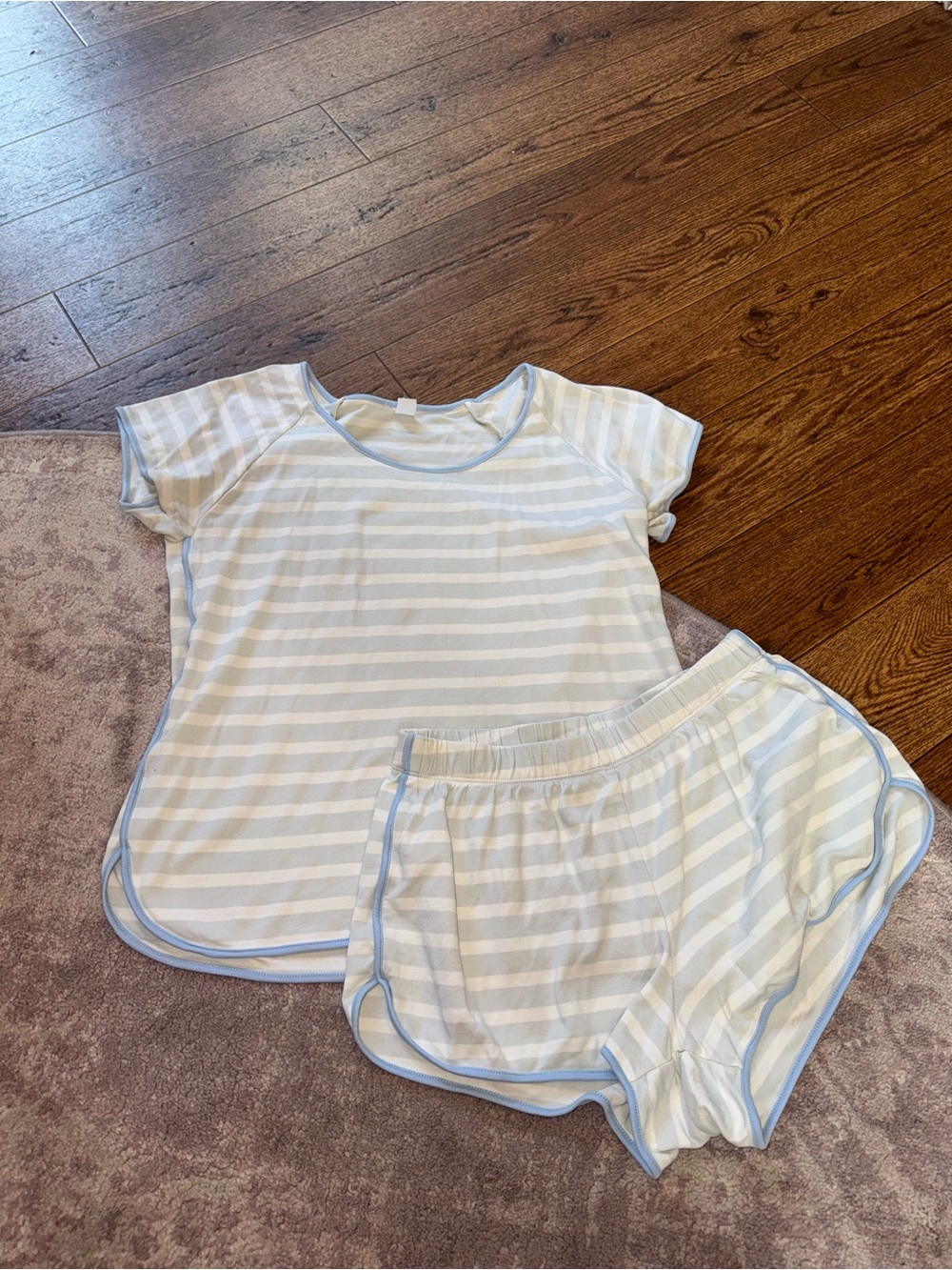 LAKE Women’s Small Grey Blue White Striped Shorts Pajamas PJ Set